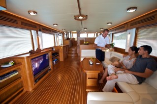 Yacht MISS KULANI -  Main Salon